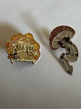 2 Pins Fairy Mushroom, Good Vibe See The Good Hippie Festival Kindness Lapel